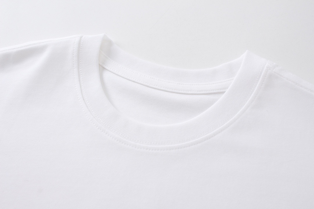 【YSL SAINT LAURENT 公式旗艦店】サンローラン Tシャツ ご好評に付き再入荷！