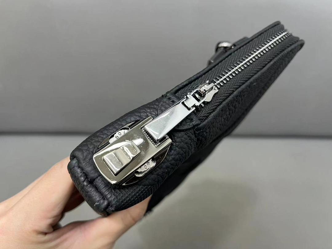 【BURBERRY 公式旗艦店】バーバリー 胸ポケット  当日出荷 好評に付き再入荷！26*16CM