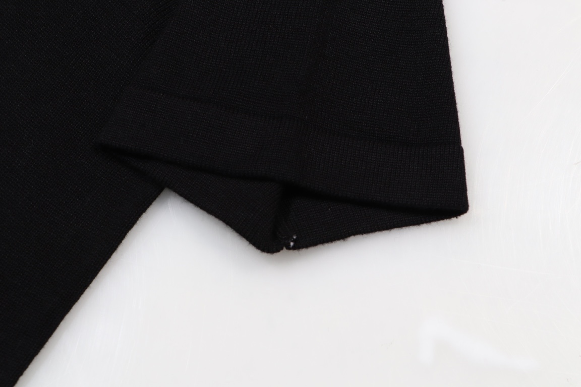 【FENDI 公式旗艦店】フェンディ  Tシャツ ご好評に付き再入荷！