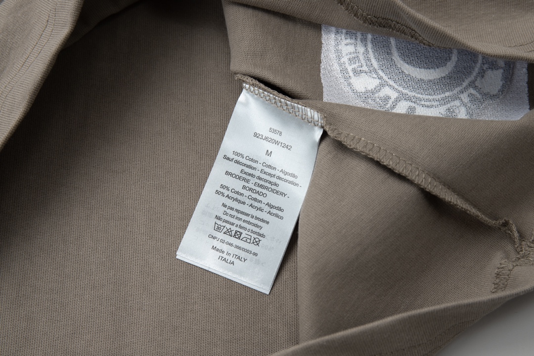 【DIOR  公式旗艦店】ディオール  Tシャツ ご好評に付き再入荷！