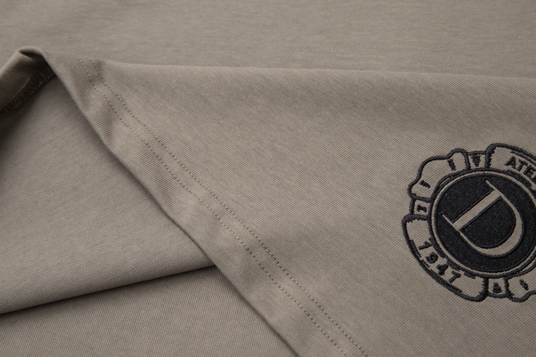 【DIOR  公式旗艦店】ディオール  Tシャツ ご好評に付き再入荷！