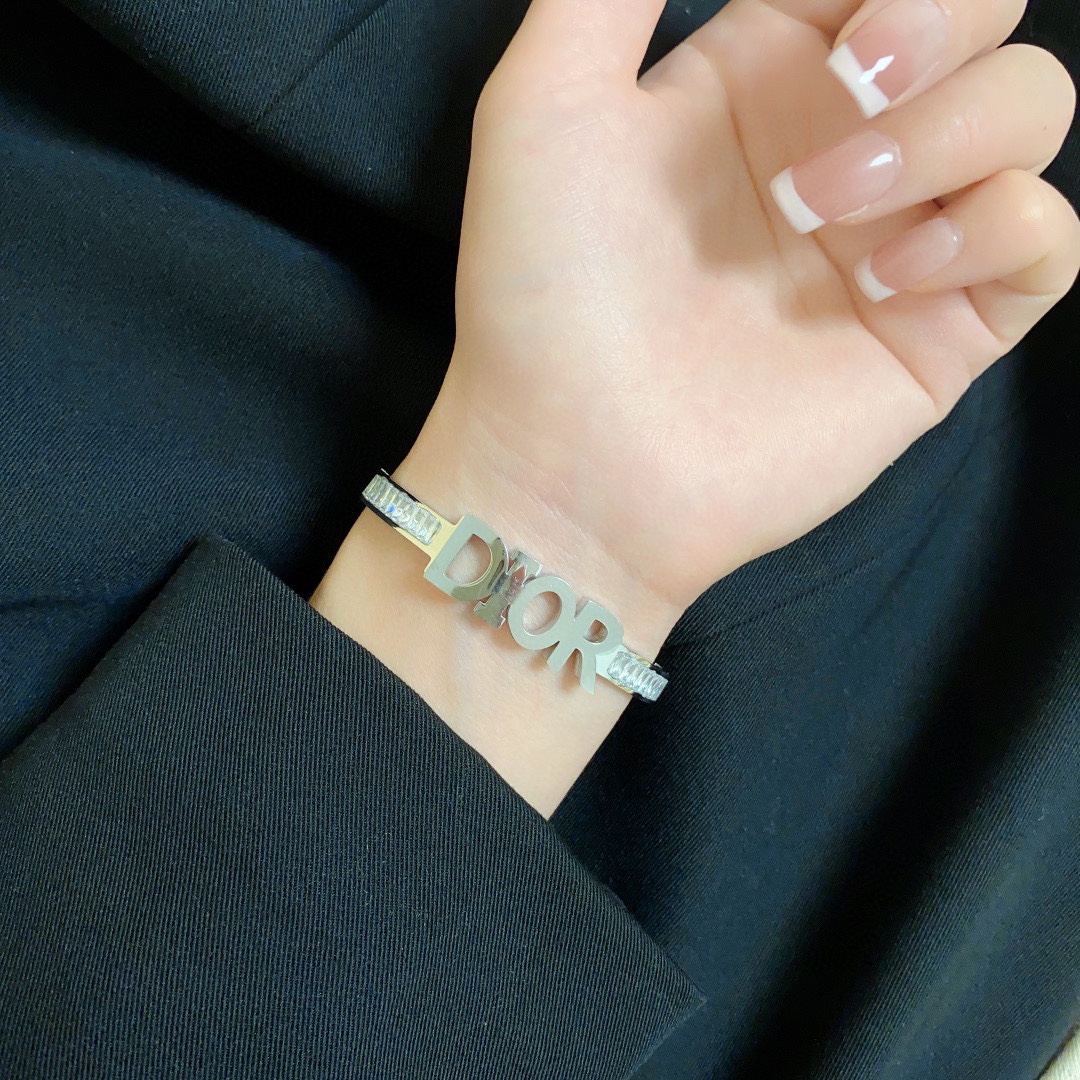 【DIOR】ブレスレット、ファッションシンプルなスタイル