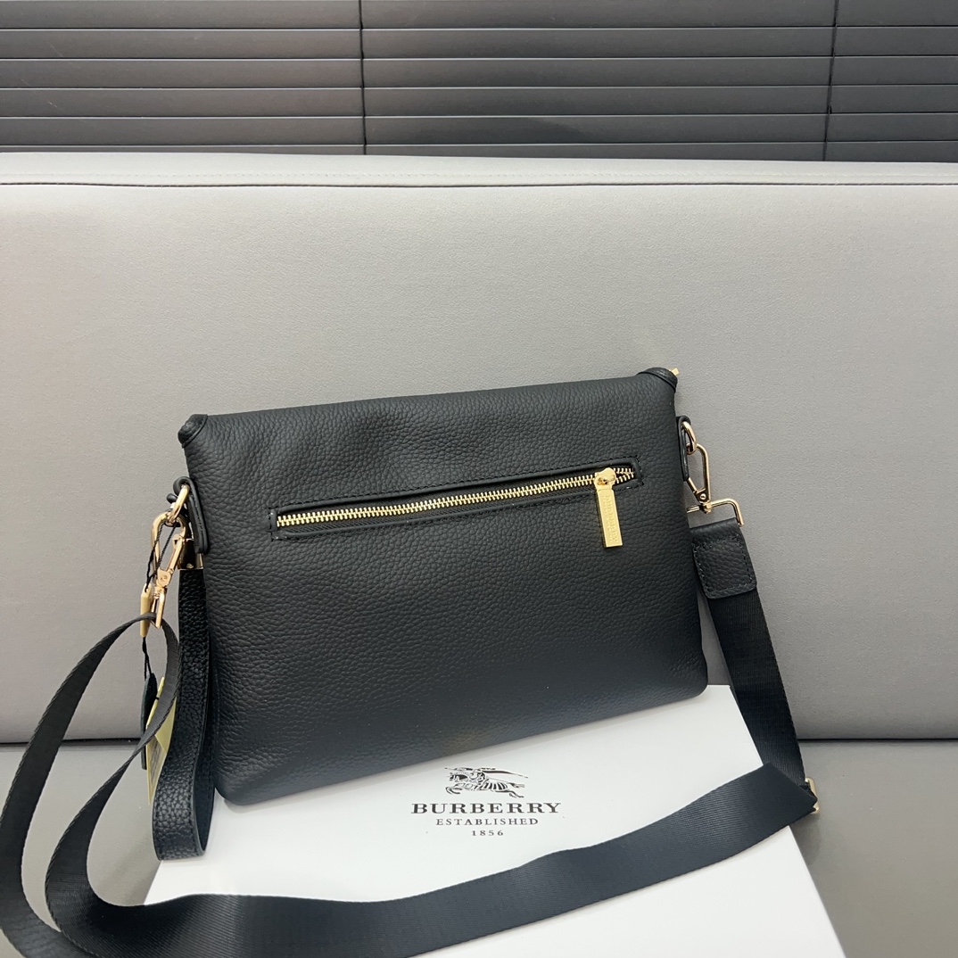 【BURBERRY 公式旗艦店】バーバリー  斜めがけバッグ 当日出荷 好評に付き再入荷！30*20CM