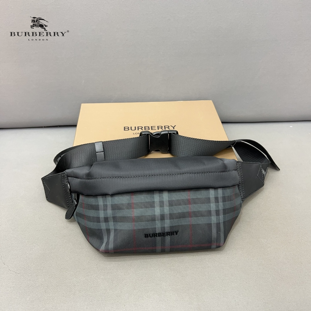 【BURBERRY 公式旗艦店】バーバリー 胸ポケット  当日出荷 好評に付き再入荷！30*14CM
