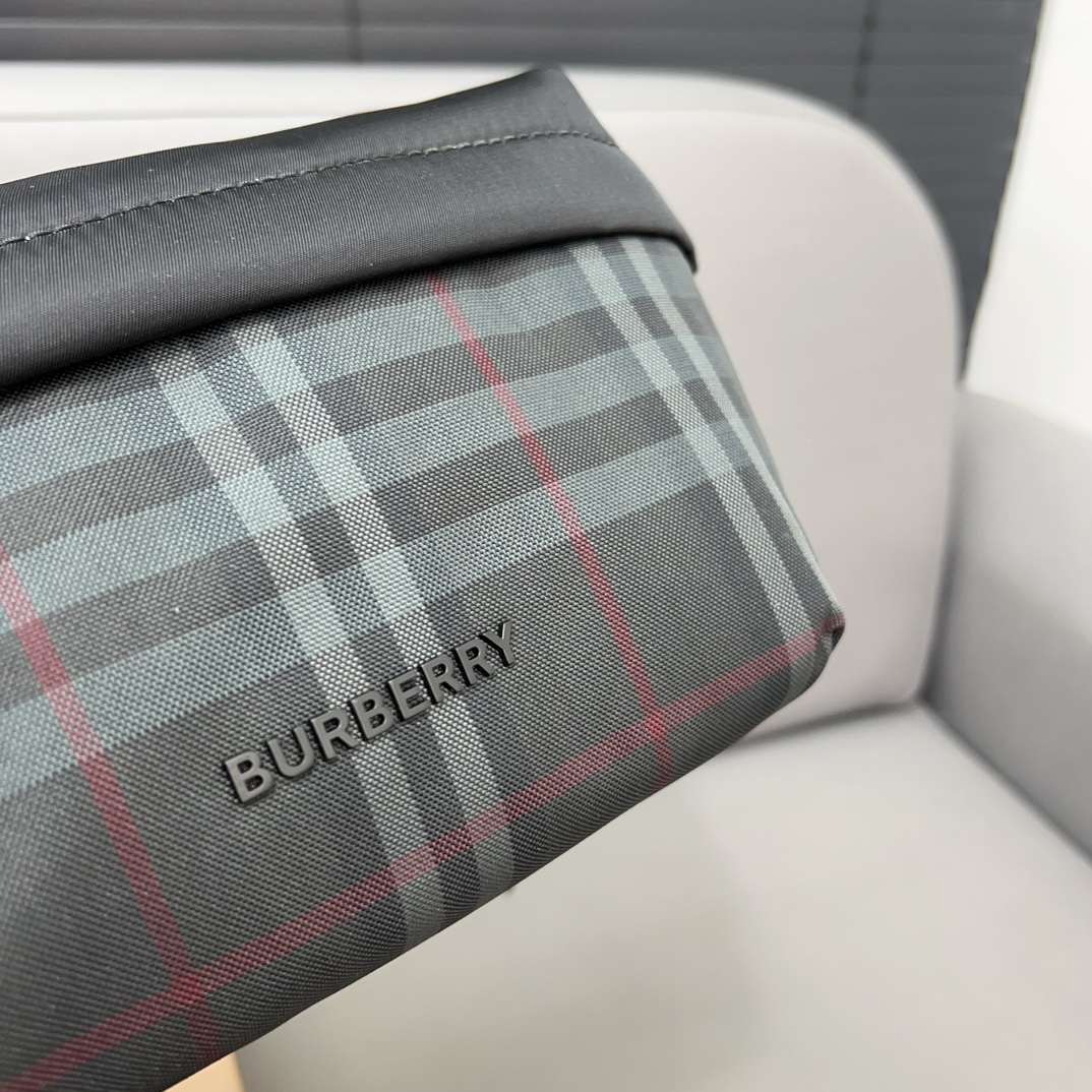 【BURBERRY 公式旗艦店】バーバリー 胸ポケット  当日出荷 好評に付き再入荷！30*14CM