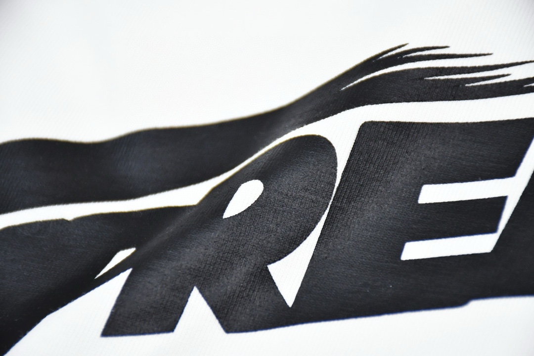 【Supreme   公式旗艦店】シュプリーム   Tシャツご好評に付き再入荷！