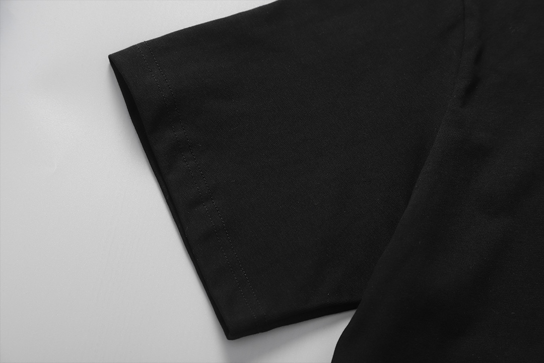 【CELINE  公式旗艦店】セリーヌ  Tシャツ ご好評に付き再入荷！