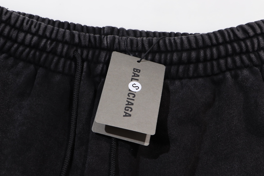 【BALENCIAGA  公式旗艦店】バレンシアガ   ショートパンツ  ご好評に付き再入荷！