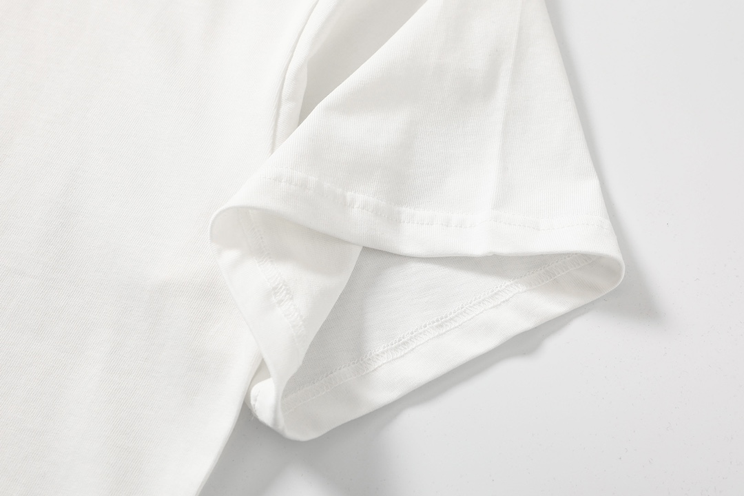 【supreme  公式旗艦店】シュプリーム  Tシャツご好評に付き再入荷！