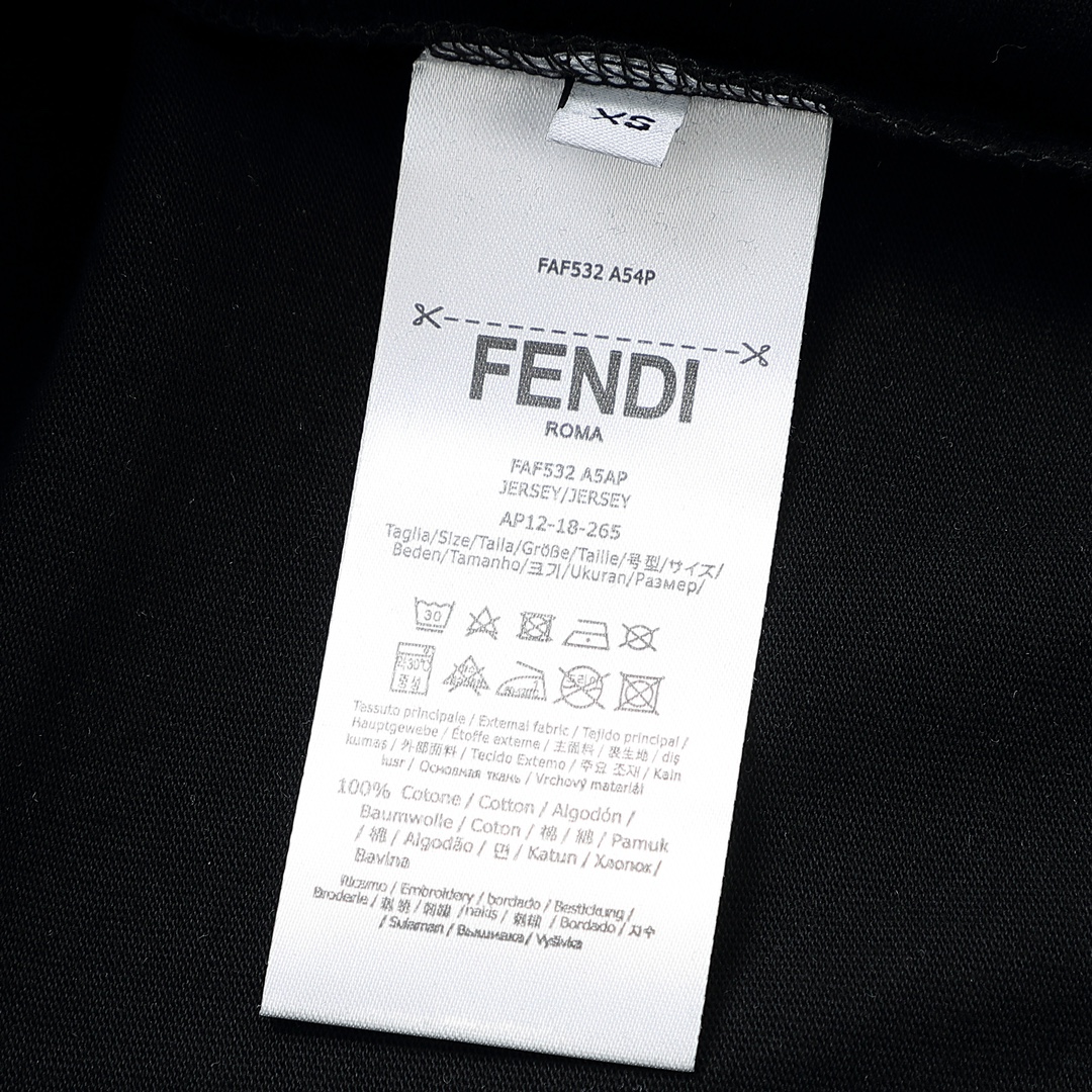 【FENDI 公式旗艦店】フェンディ   Tシャツ ご好評に付き再入荷！