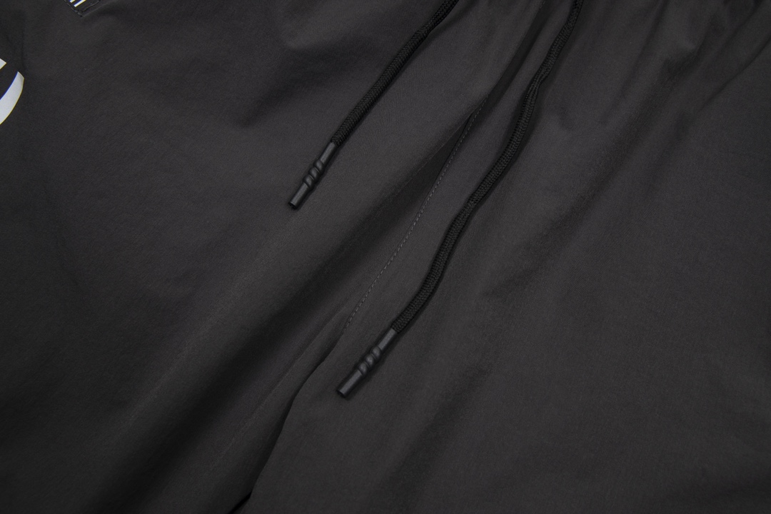 【BALENCIAGA  公式旗艦店】バレンシアガ   ショートパンツ  ご好評に付き再入荷！