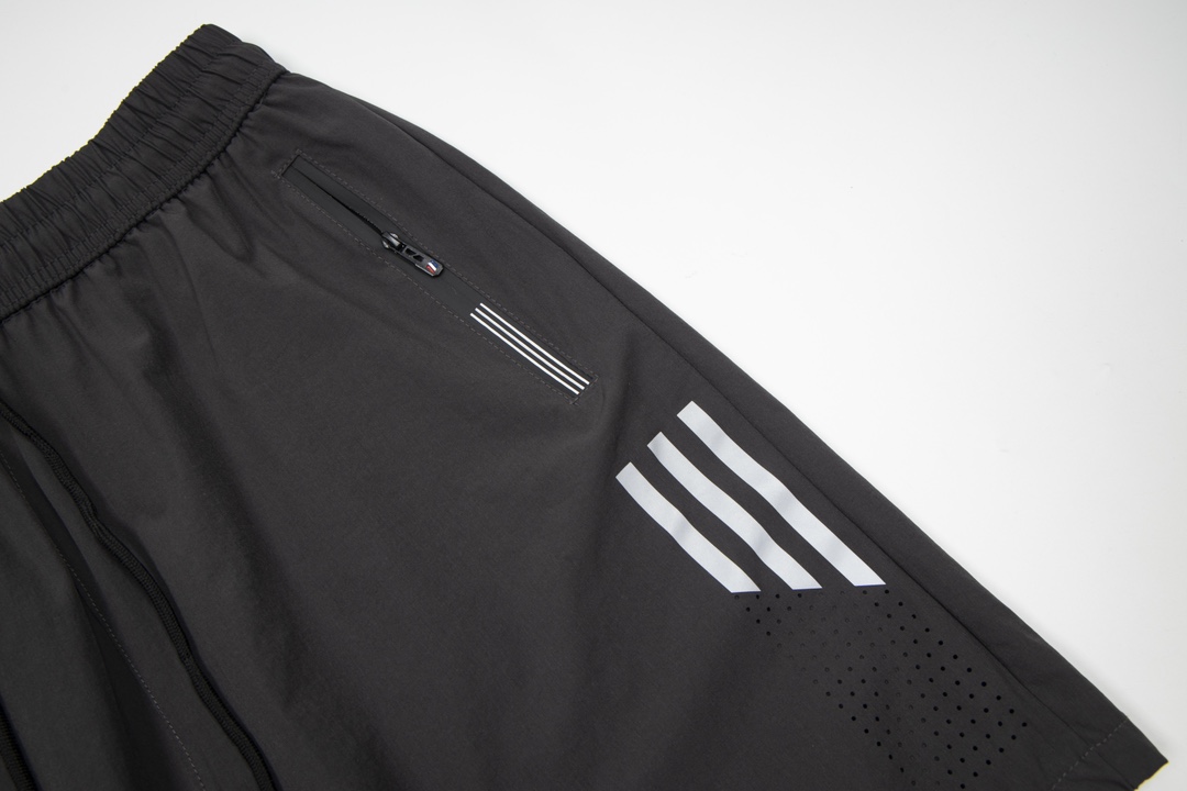 【BALENCIAGA  公式旗艦店】バレンシアガ   ショートパンツ  ご好評に付き再入荷！