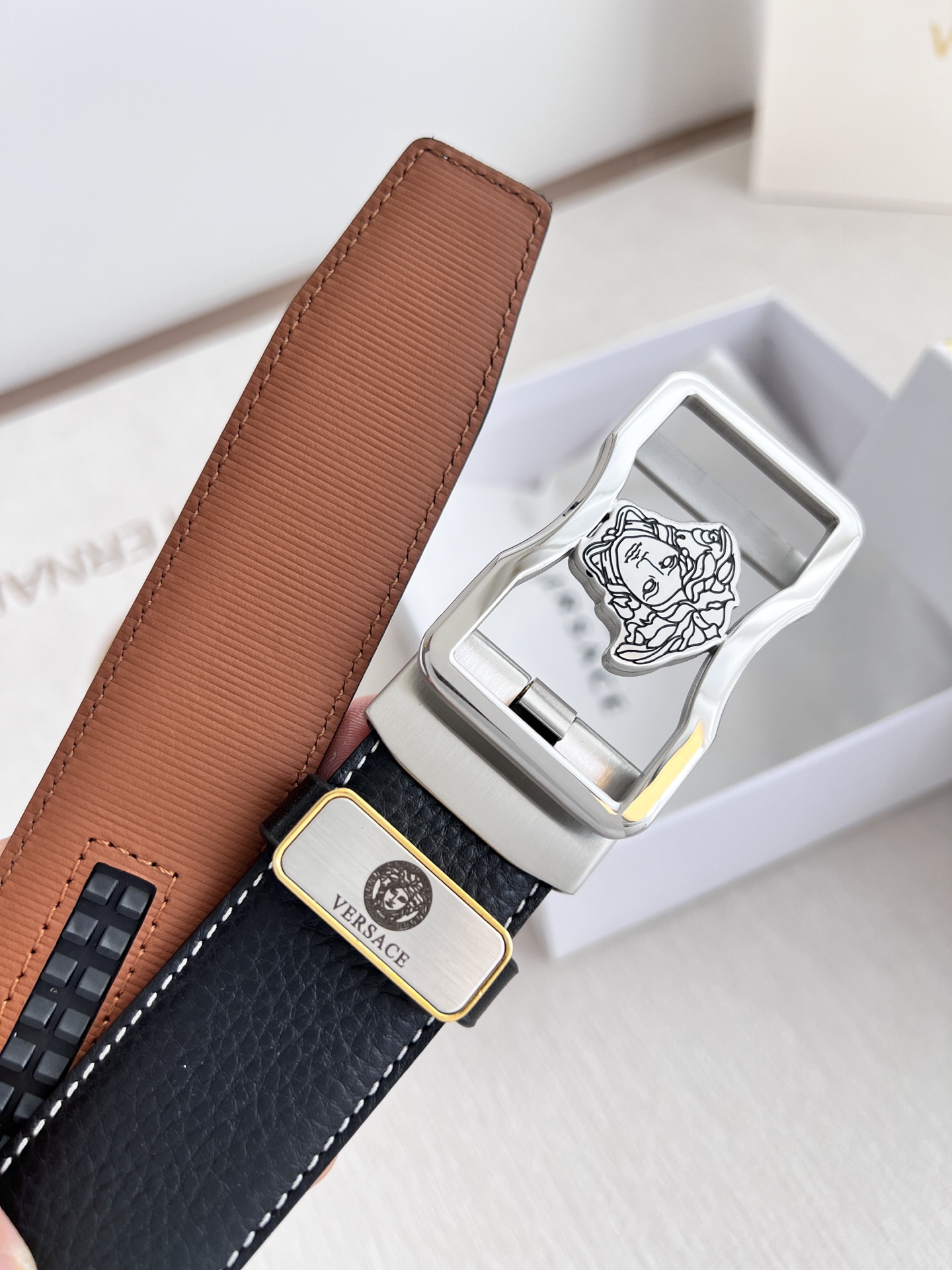 【VERSACE】(ヴェルサーチ) 3.5cmベルト メンズ 24706