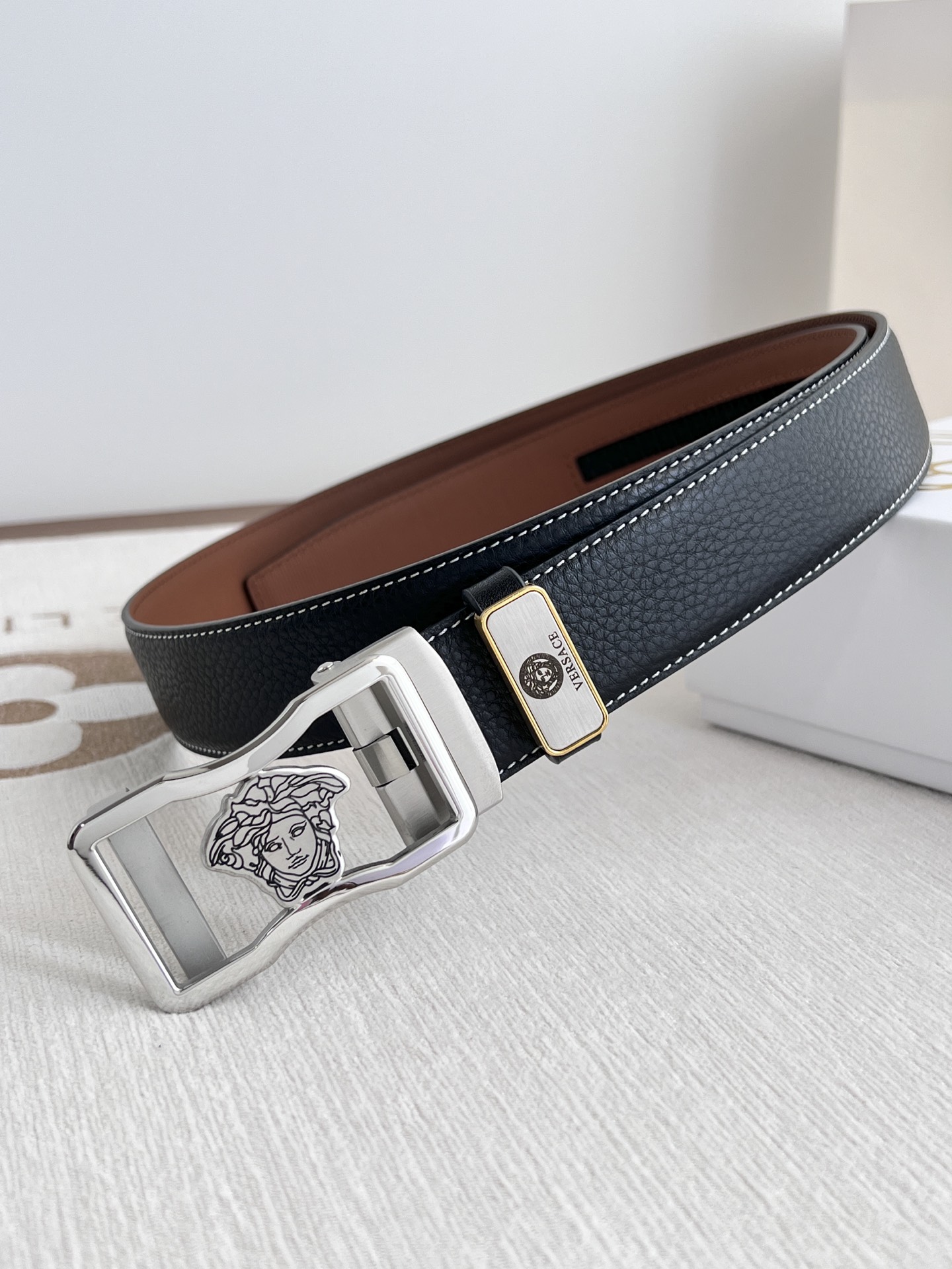 【VERSACE】(ヴェルサーチ) 3.5cmベルト メンズ 24706