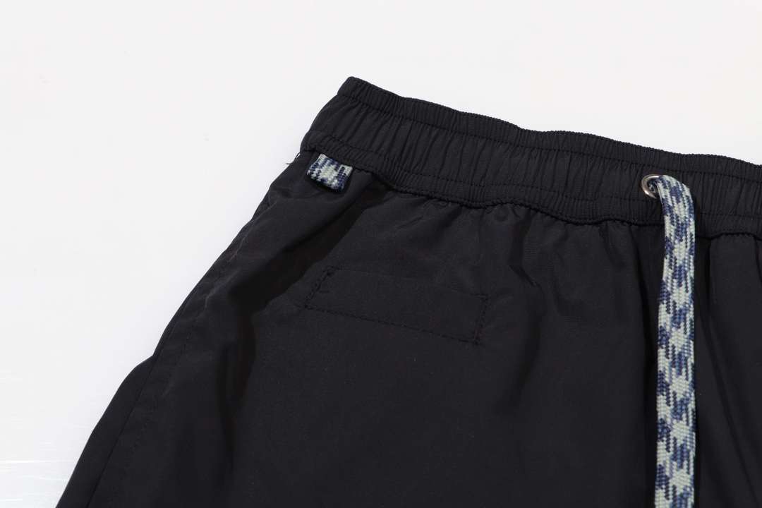 【BURBERRY  公式旗艦店】ショートパンツご好評に付き再入荷！