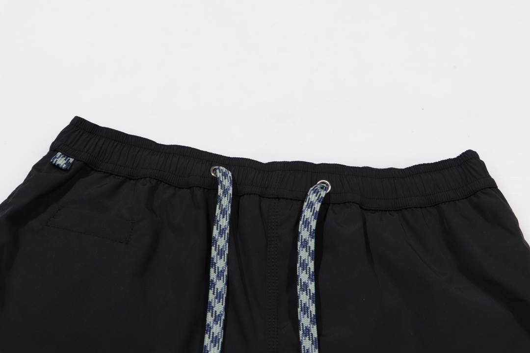 【BURBERRY  公式旗艦店】ショートパンツご好評に付き再入荷！