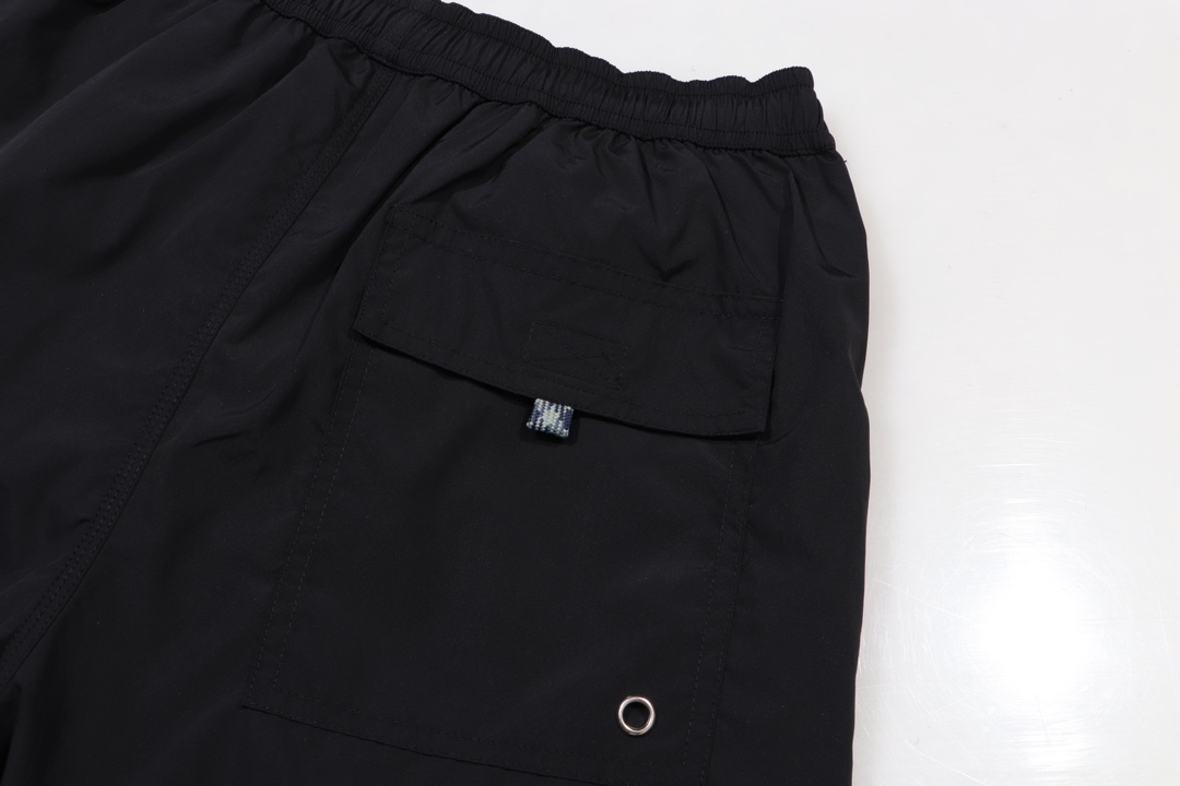 【BURBERRY  公式旗艦店】ショートパンツご好評に付き再入荷！