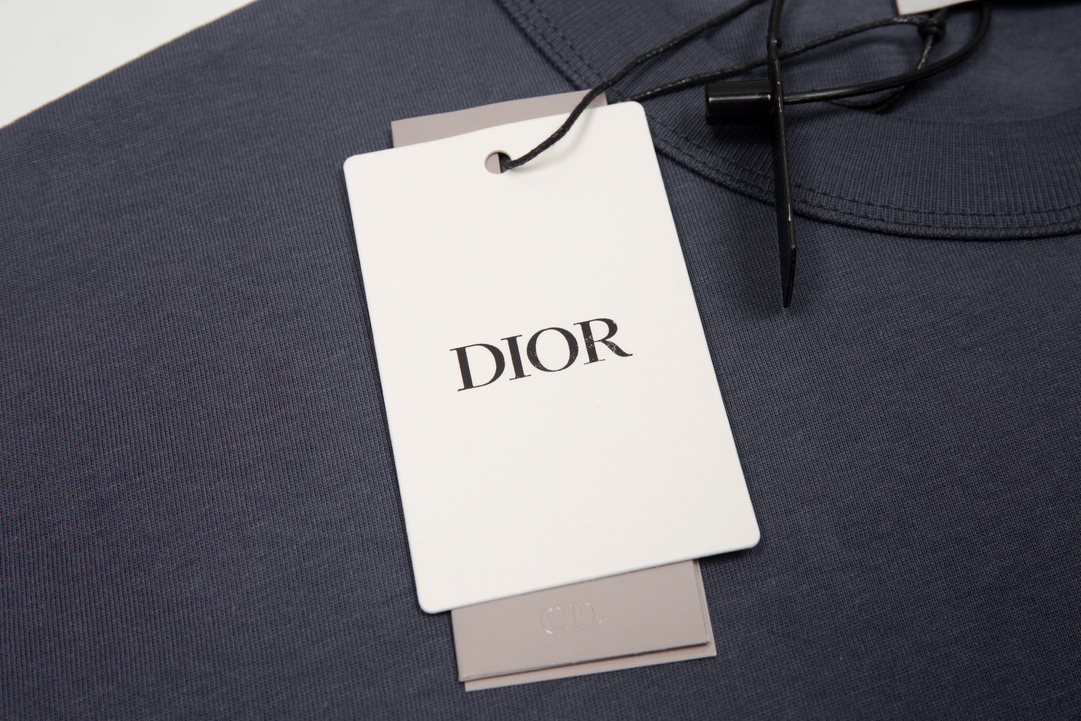 【DIOR 公式旗艦店】ディオール    Tシャツ ご好評に付き再入荷！