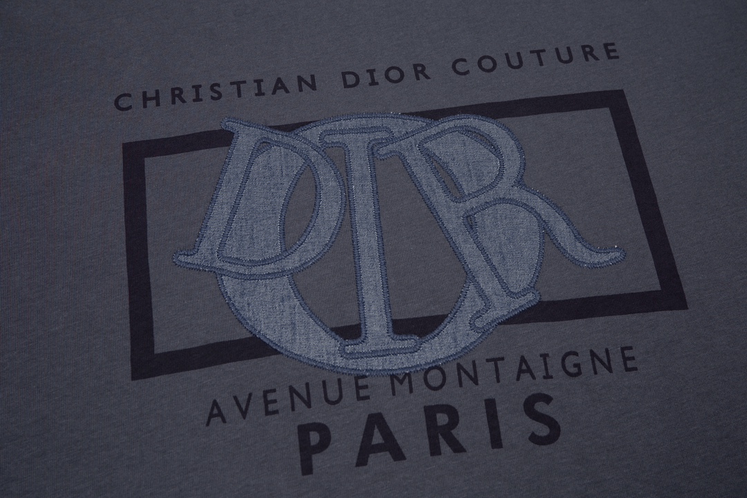 【DIOR 公式旗艦店】ディオール    Tシャツ ご好評に付き再入荷！