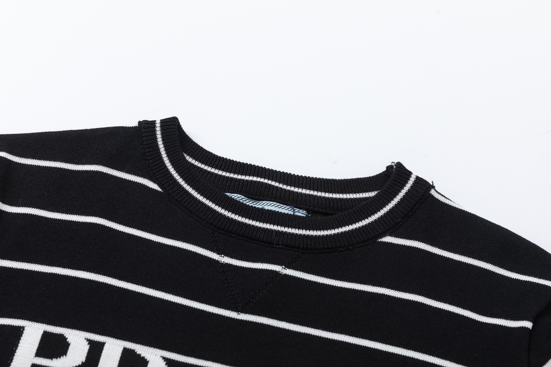 【PRADA  公式旗艦店】プラダ  Tシャツ ご好評に付き再入荷！