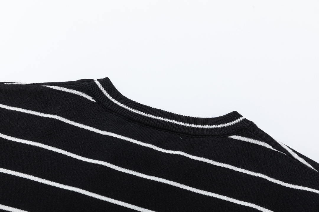 【PRADA  公式旗艦店】プラダ  Tシャツ ご好評に付き再入荷！