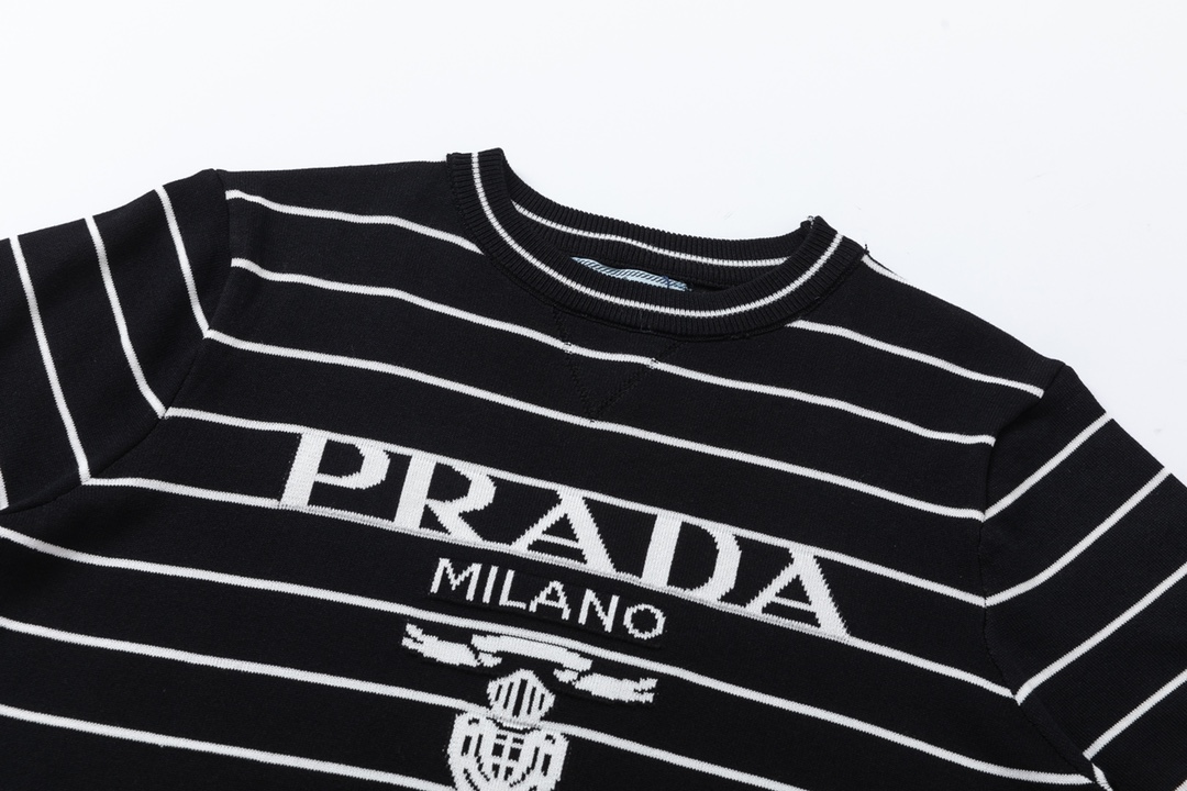 【PRADA  公式旗艦店】プラダ  Tシャツ ご好評に付き再入荷！