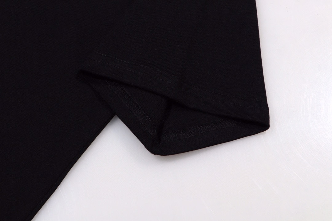 【CHROME HEARTS  公式旗艦店】クロムハーツ    Tシャツご好評に付き再入荷！