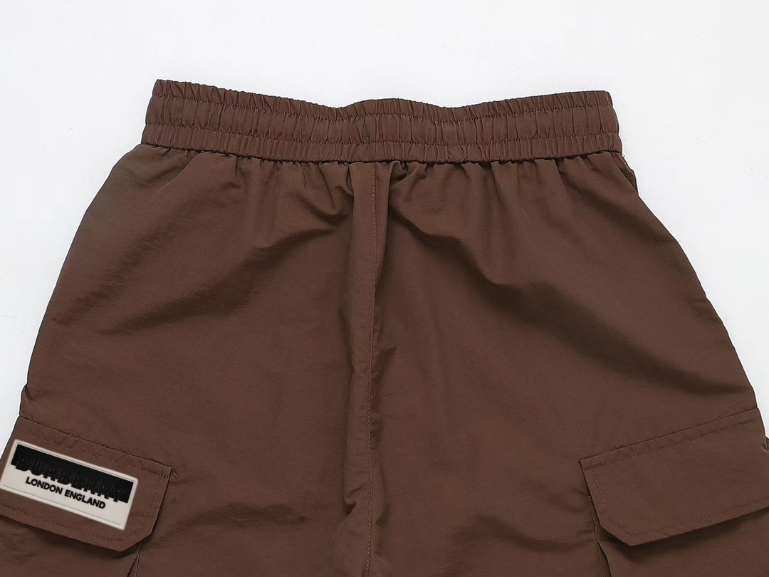 【BURBERRY  公式旗艦店】ショートパンツご好評に付き再入荷！