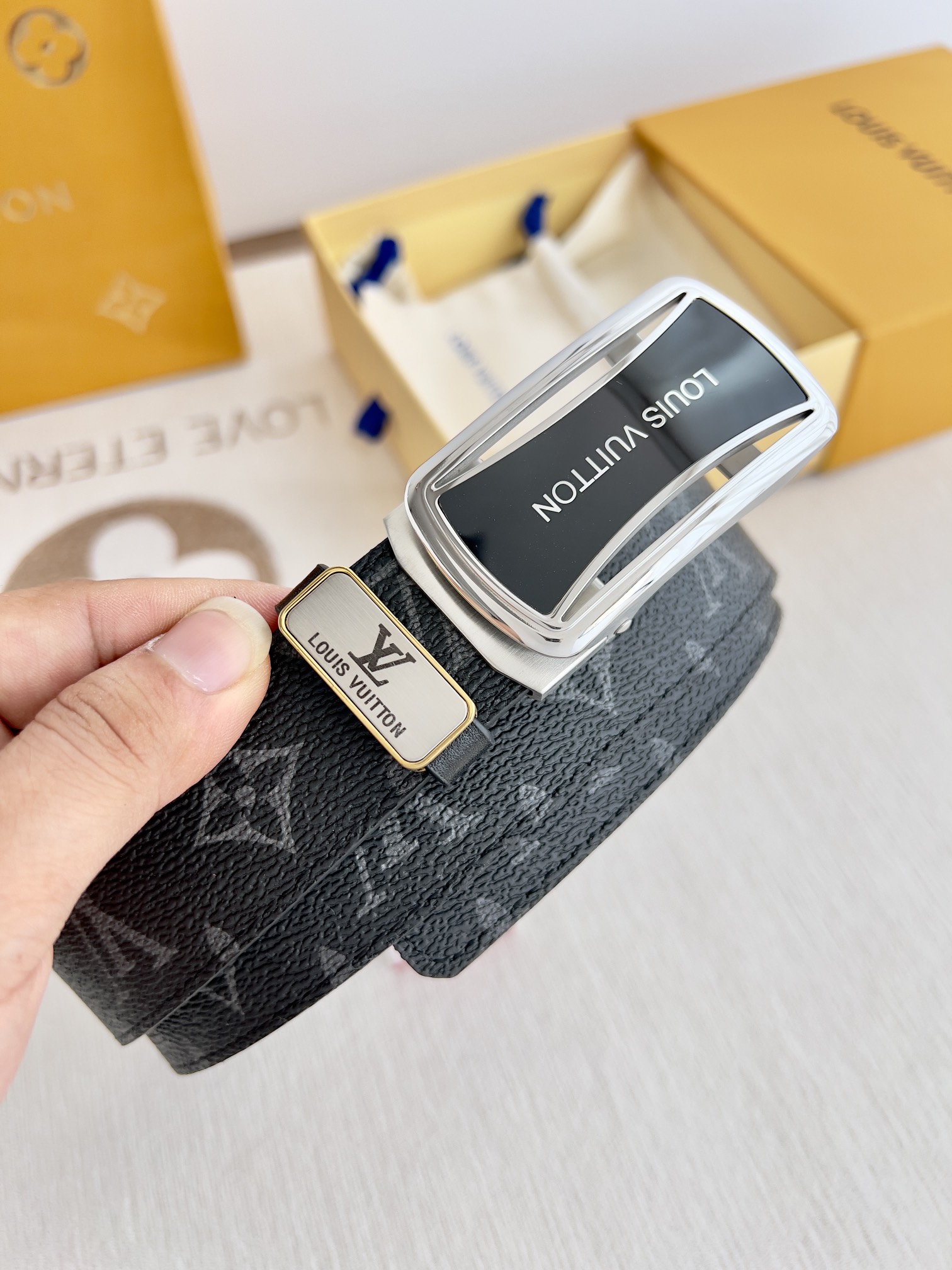 【LOUIS VUITTON】(ルイヴィトン) 3.5cmベルト メンズ