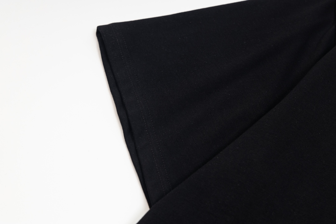 【LOUIS VUITTON  公式旗艦店】ルイヴィトン  Tシャツ ご好評に付き再入荷 240624