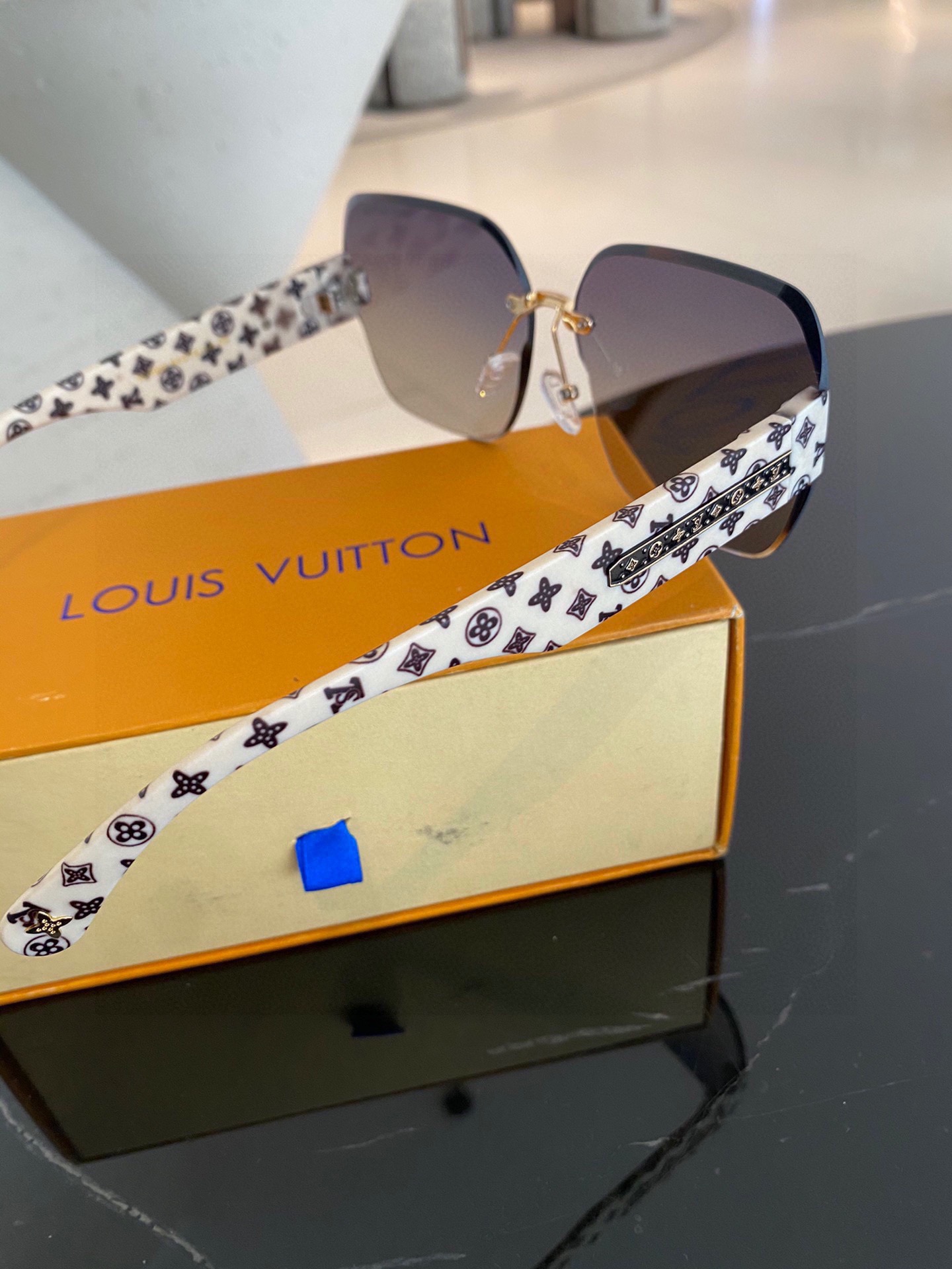 LOUIS VUITTON(ルイヴィトン) サングラス