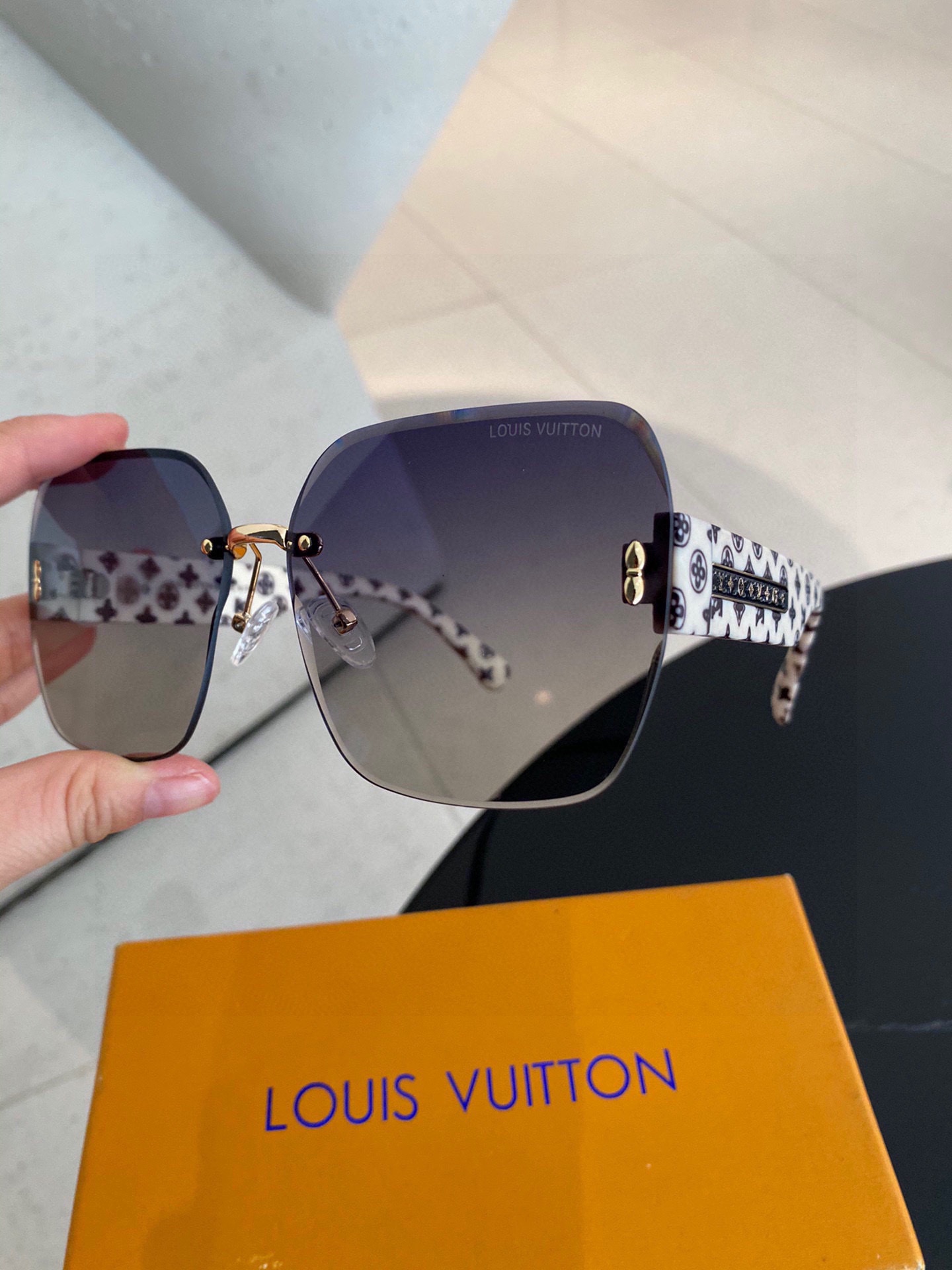 LOUIS VUITTON(ルイヴィトン) サングラス