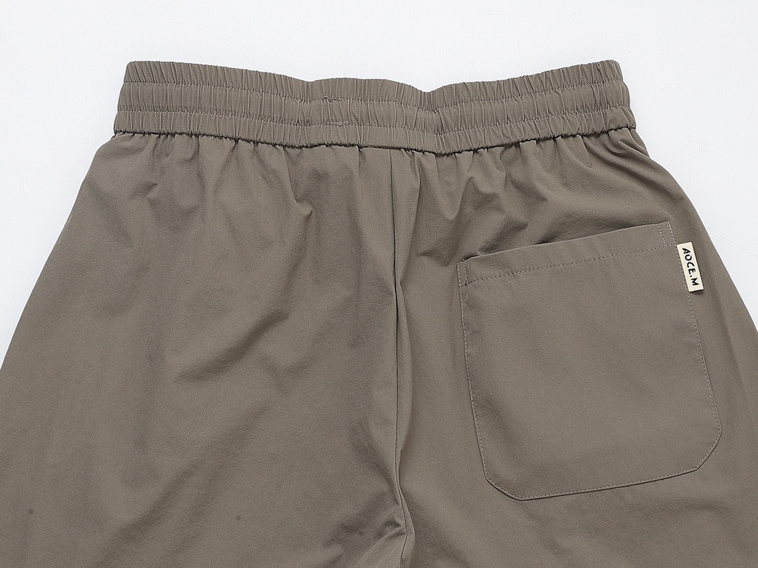 【VERSACE  公式旗艦店】ヴェルサーチ  ショートパンツご好評に付き再入荷 24628