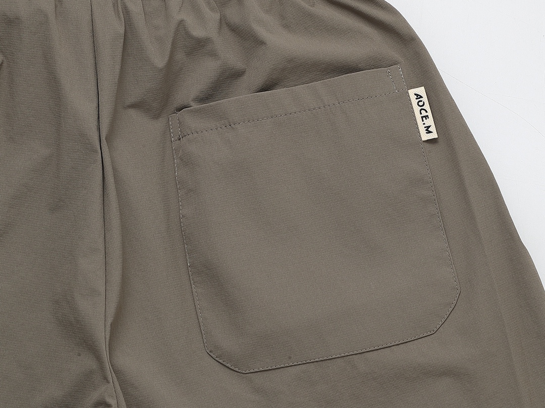 【VERSACE  公式旗艦店】ヴェルサーチ  ショートパンツご好評に付き再入荷 24628