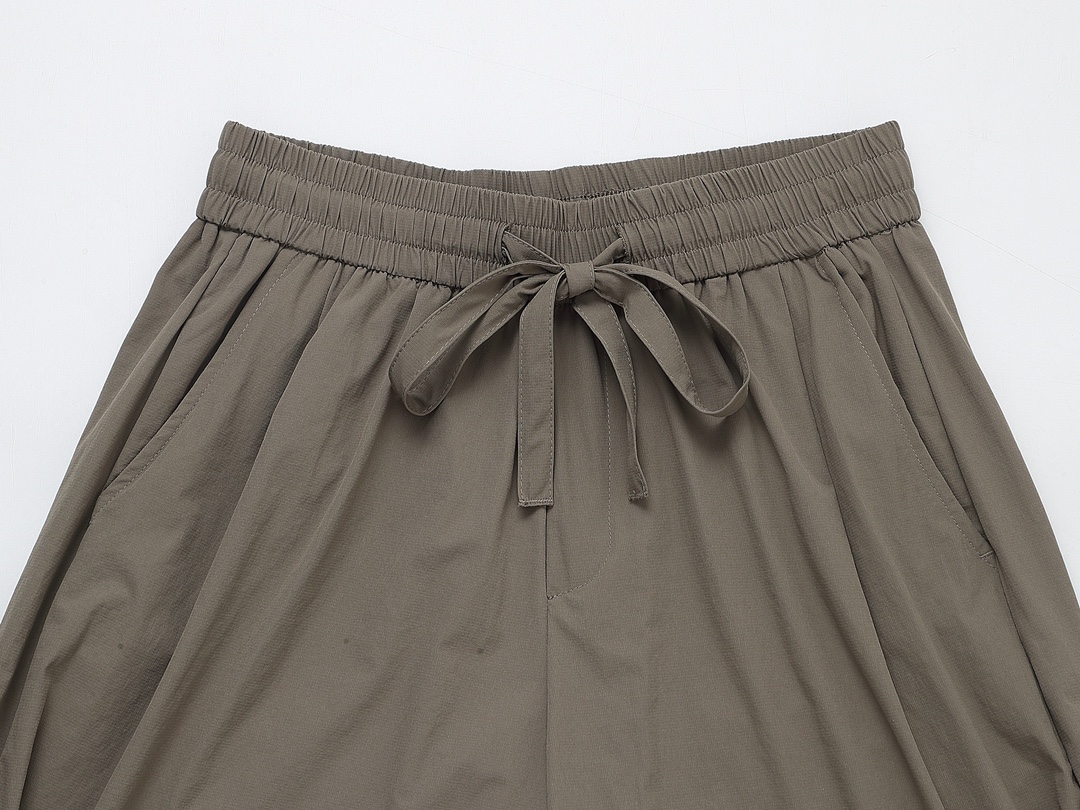 【VERSACE  公式旗艦店】ヴェルサーチ  ショートパンツご好評に付き再入荷 24628