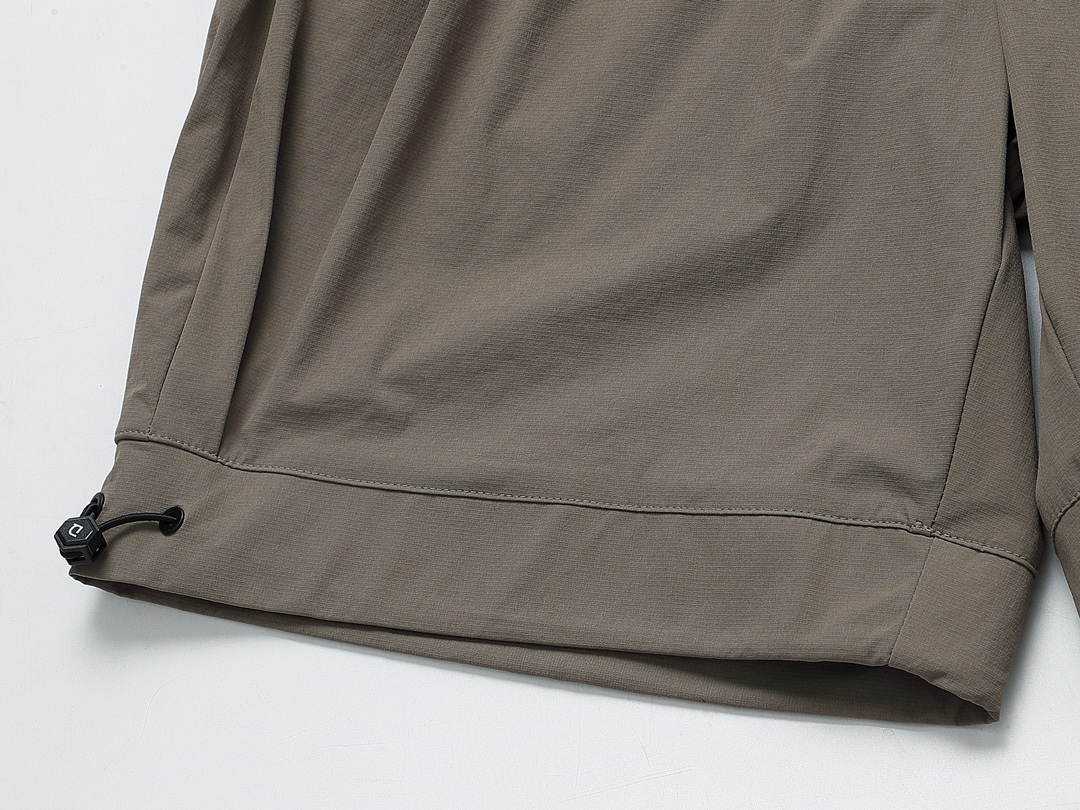 【VERSACE  公式旗艦店】ヴェルサーチ  ショートパンツご好評に付き再入荷 24628