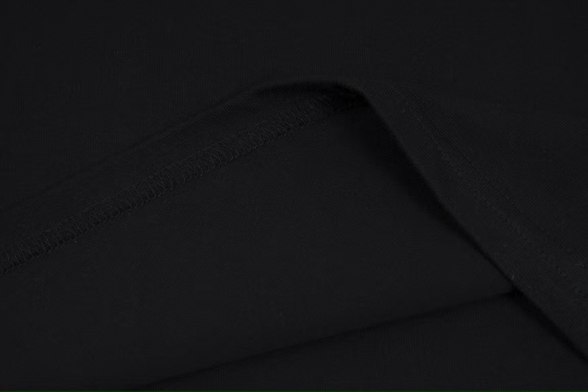 【YSL SAINT LAURENT 公式旗艦店】サンローラン Tシャツ ご好評に付き再入荷！