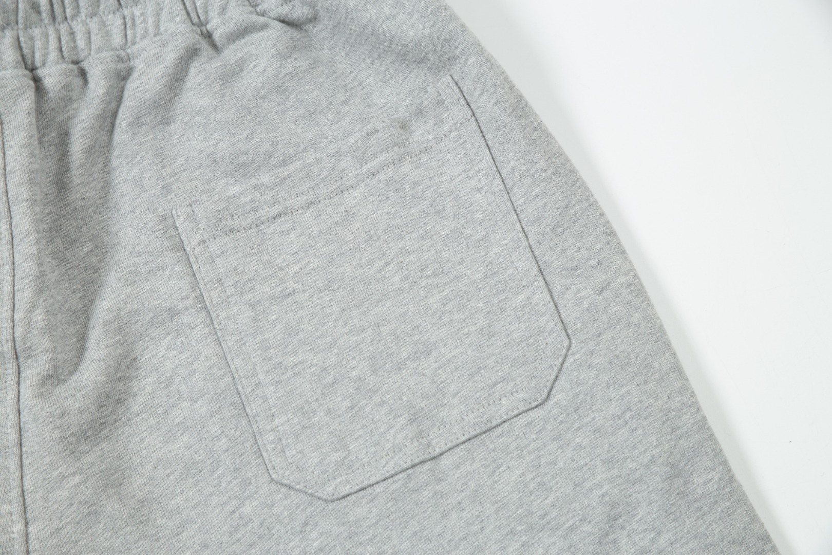 【MONCLER 公式旗艦店】モンクレール ショートパンツ  ご好評に付き再入荷！