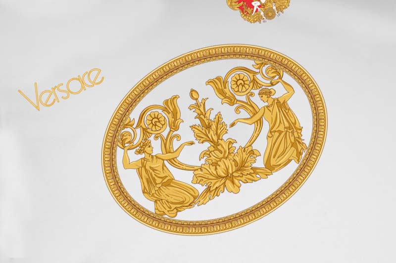 【VERSACE  公式旗艦店】ヴェルサーチ Tシャツご好評に付き再入荷 24628