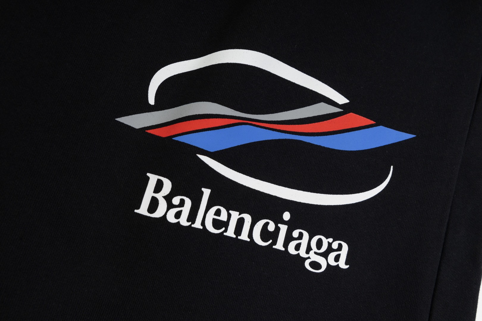 【BALENCIAGA  公式旗艦店】バレンシアガ   ショートパンツ  ご好評に付き再入荷！