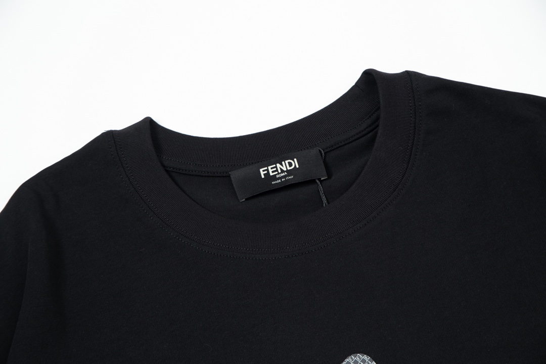 【FENDI 公式旗艦店】フェンディ  Tシャツ ご好評に付き再入荷！