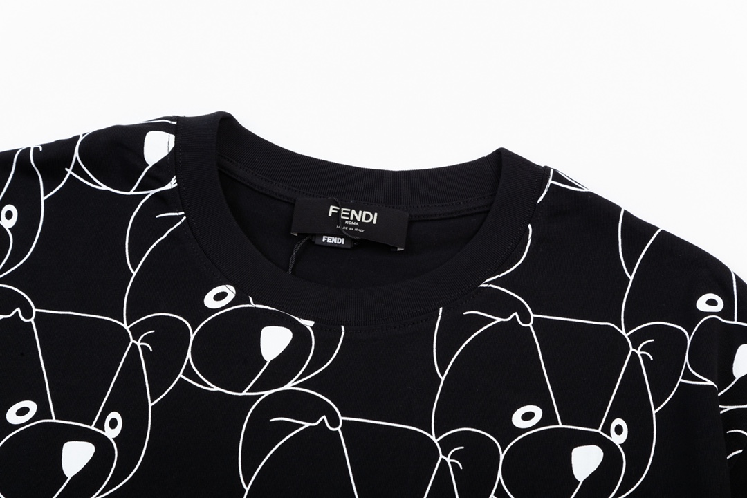 【FENDI 公式旗艦店】フェンディ  Tシャツ ご好評に付き再入荷！
