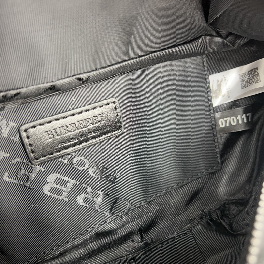 【BURBERRY 公式旗艦店】バーバリー 胸ポケット  当日出荷 好評に付き再入荷！30*14CM