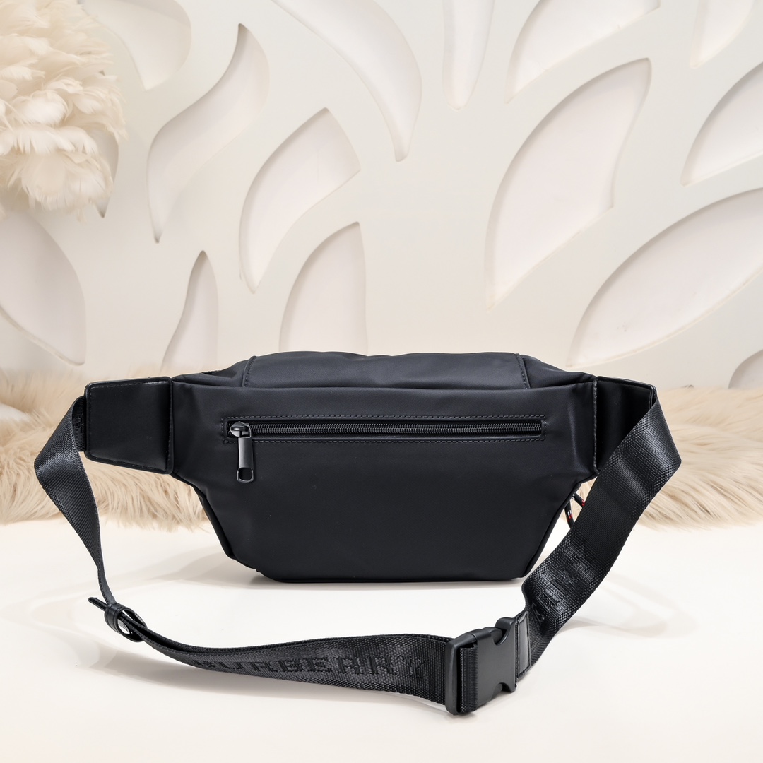 【BURBERRY 公式旗艦店】バーバリー クラッチバッグ  当日出荷 好評に付き再入荷！30*18*16CM