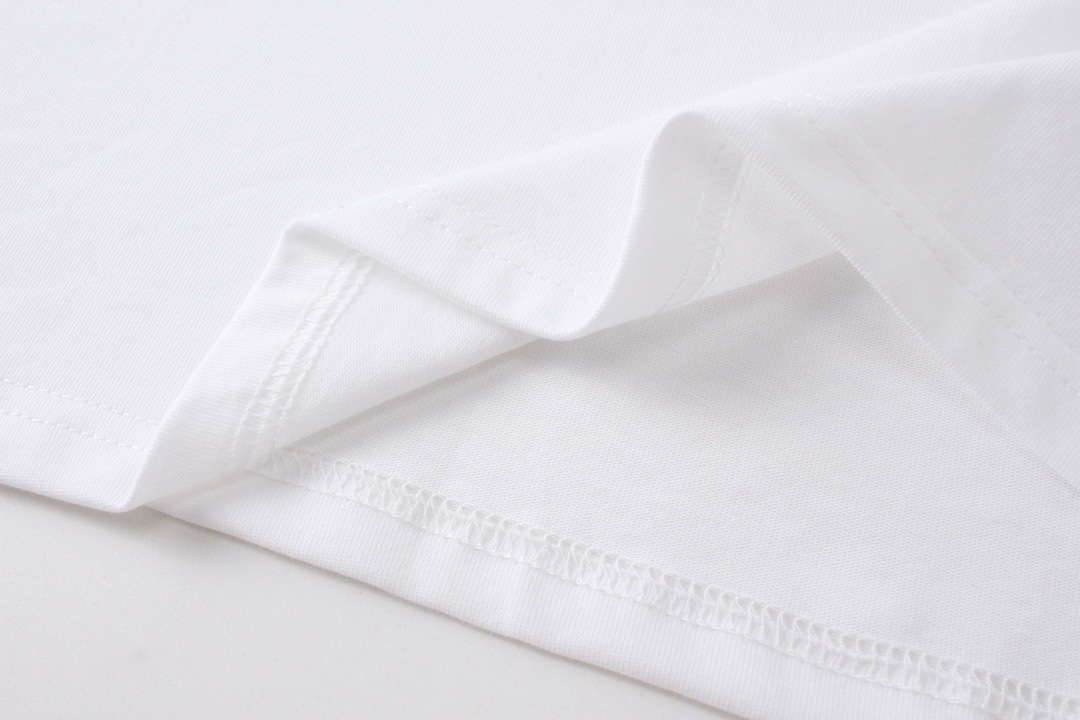 【YSL SAINT LAURENT 公式旗艦店】サンローラン Tシャツ ご好評に付き再入荷！