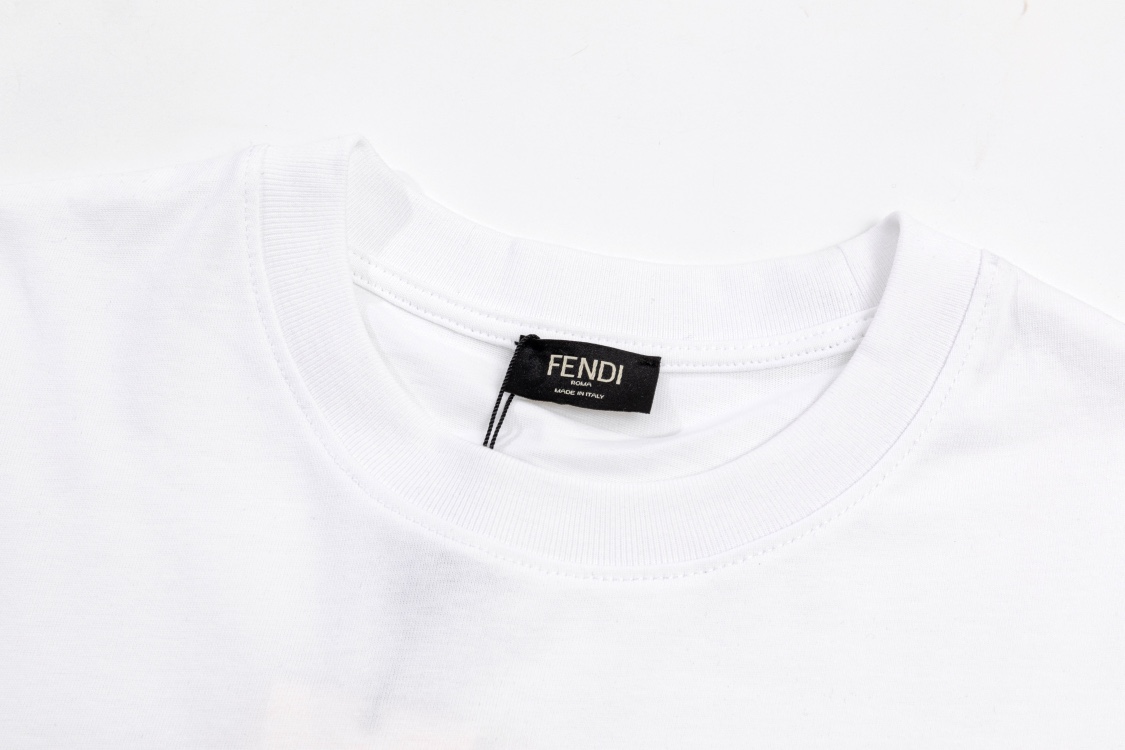 【FENDI  公式旗艦店】フェンディTシャツ ご好評に付き再入荷！