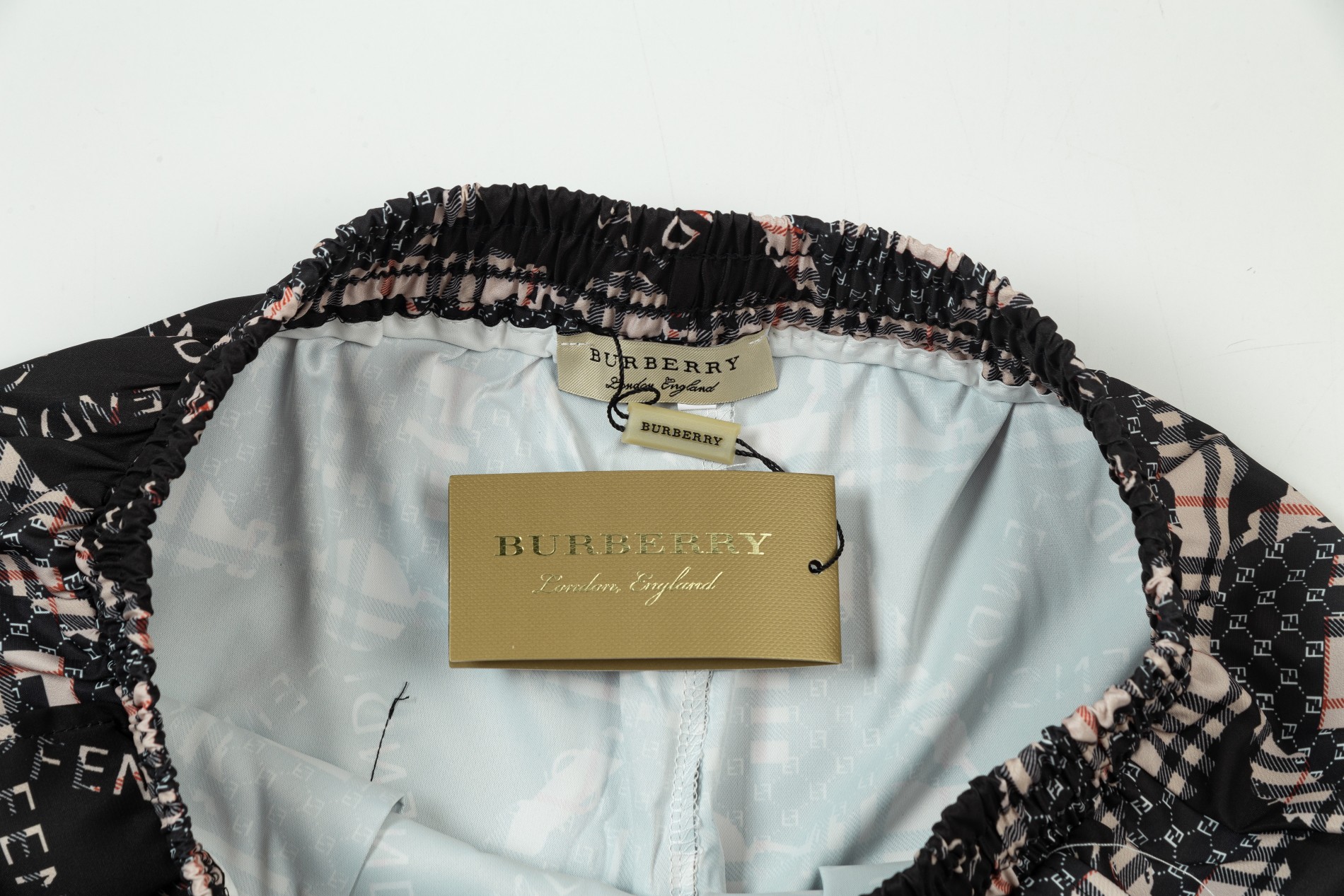 【FENDI  公式旗艦店】フェンディ ショートパンツ  ご好評に付き再入荷！