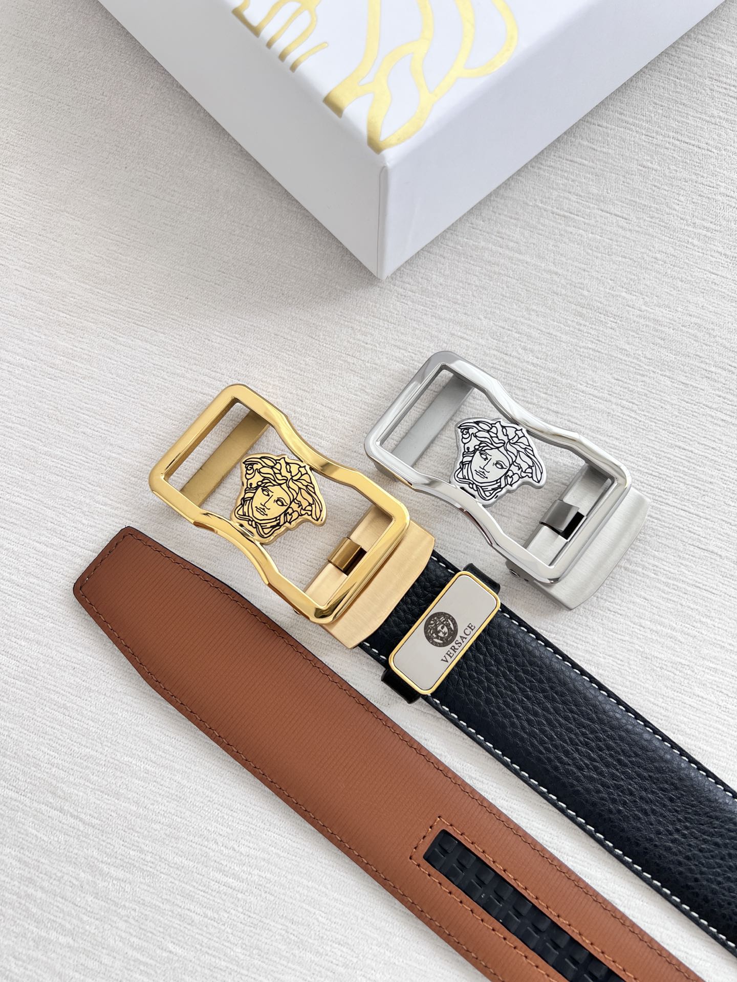 【VERSACE】(ヴェルサーチ) 3.5cmベルト メンズ 24706