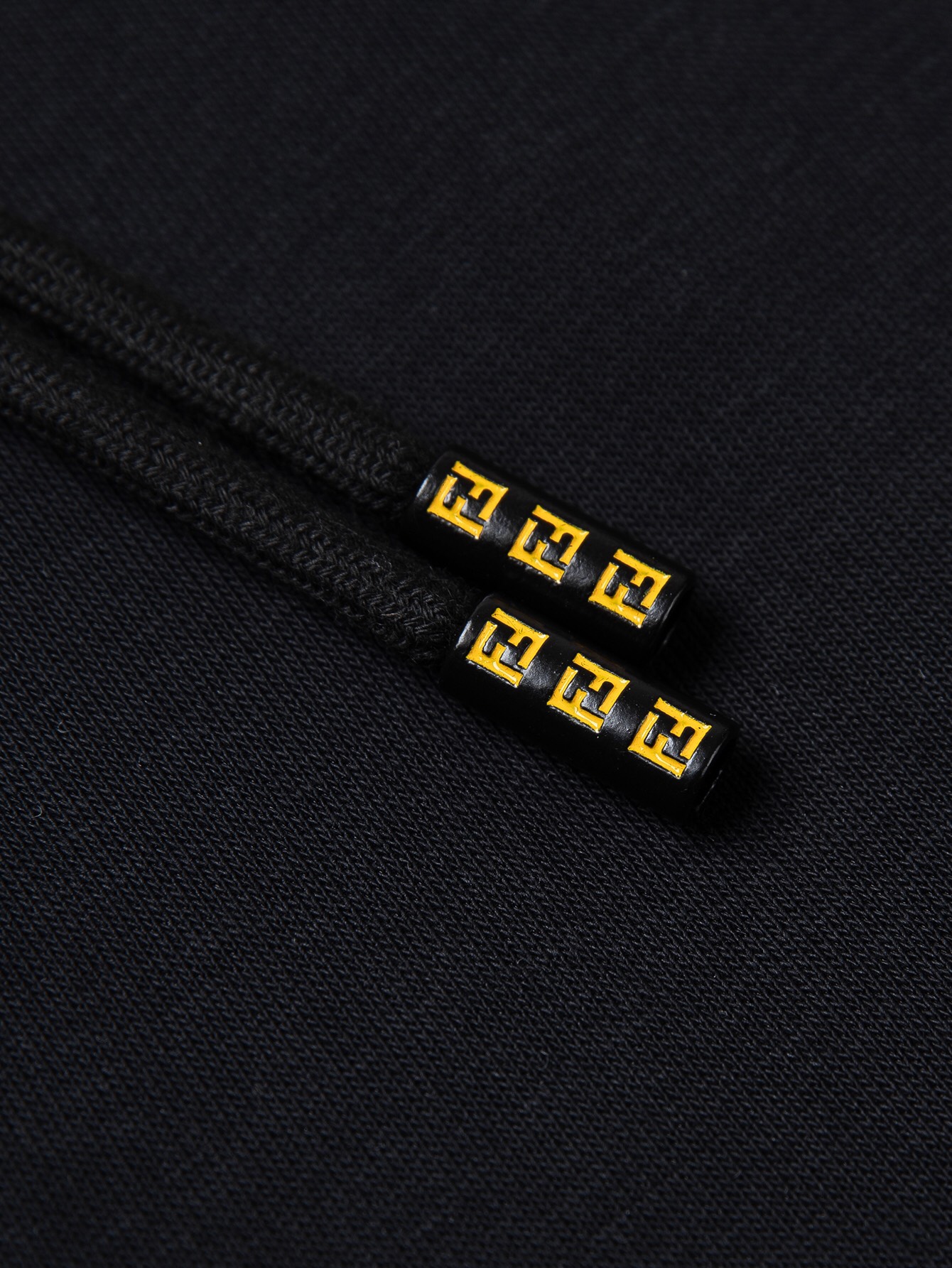 【FENDI  公式旗艦店】フェンディ ショートパンツご好評に付き再入荷！