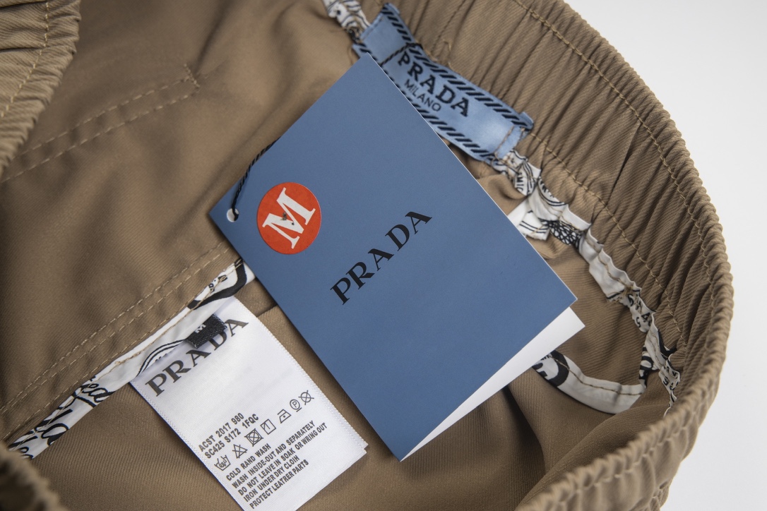 【PRADA  公式旗艦店】 プラダ   ショートパンツ  ご好評に付き再入荷 24624